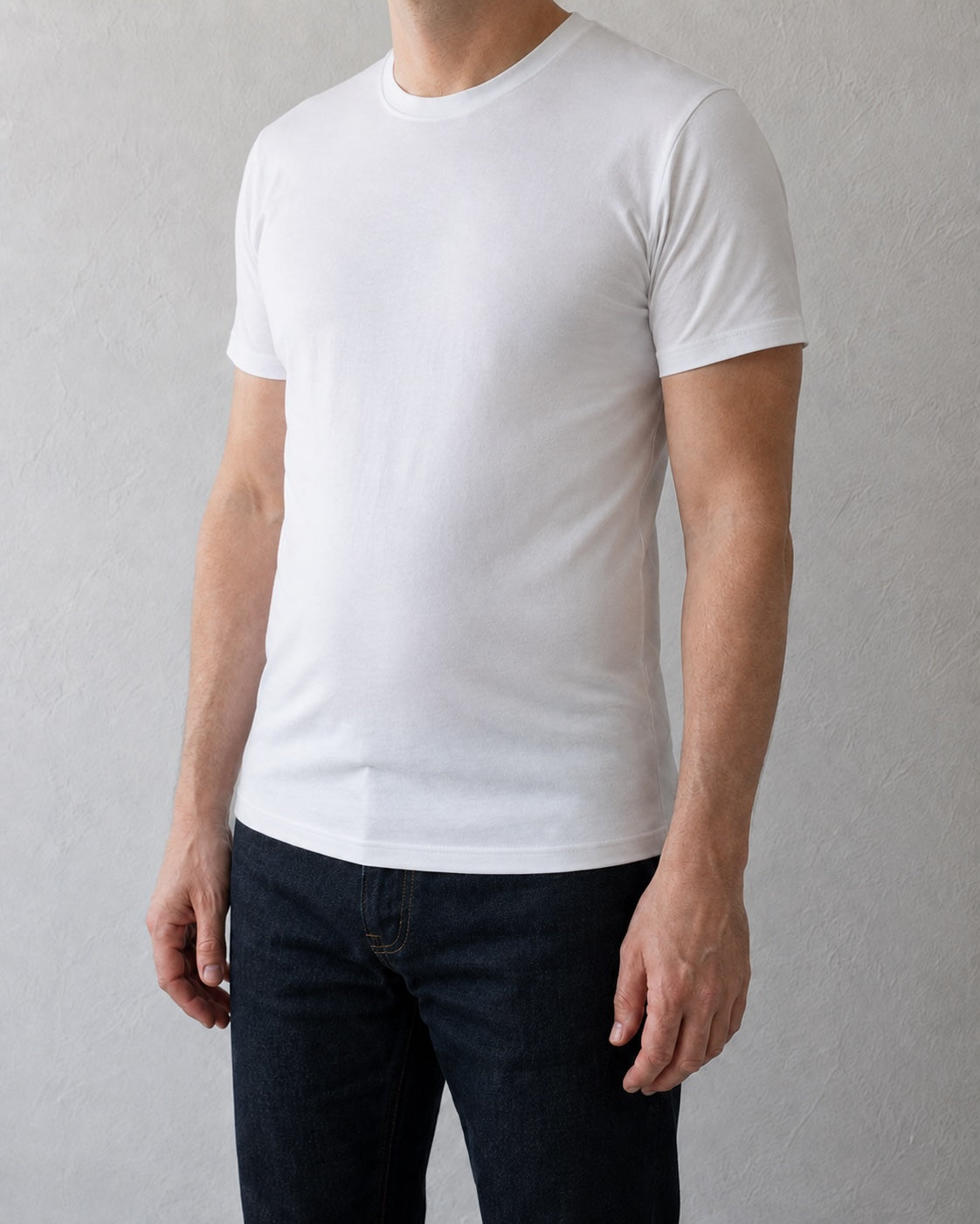 Même t-shirt blanc porté avec le Débardeur Allure, premier gabarit