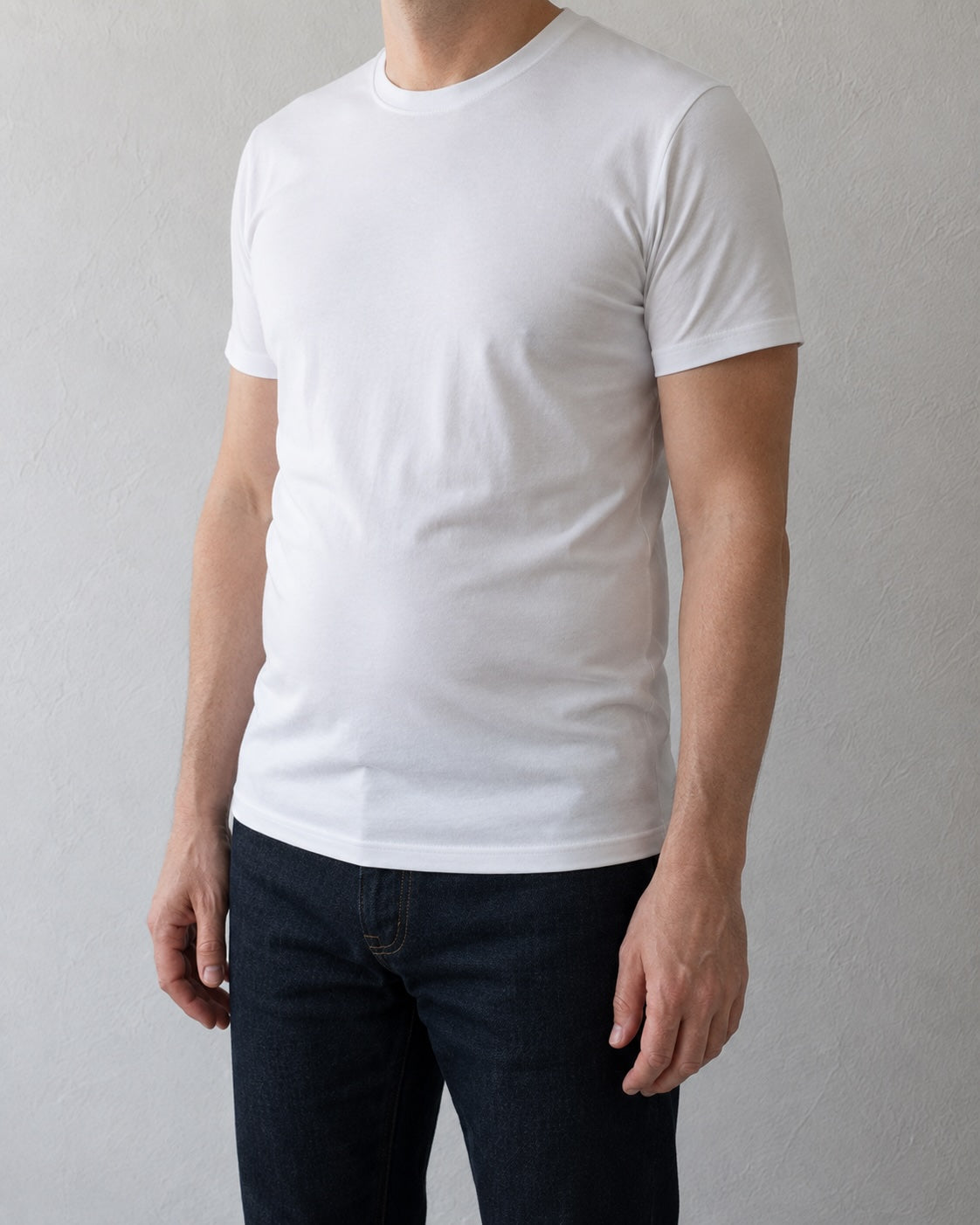 T-shirt blanc porté sans le Débardeur Allure, premier gabarit