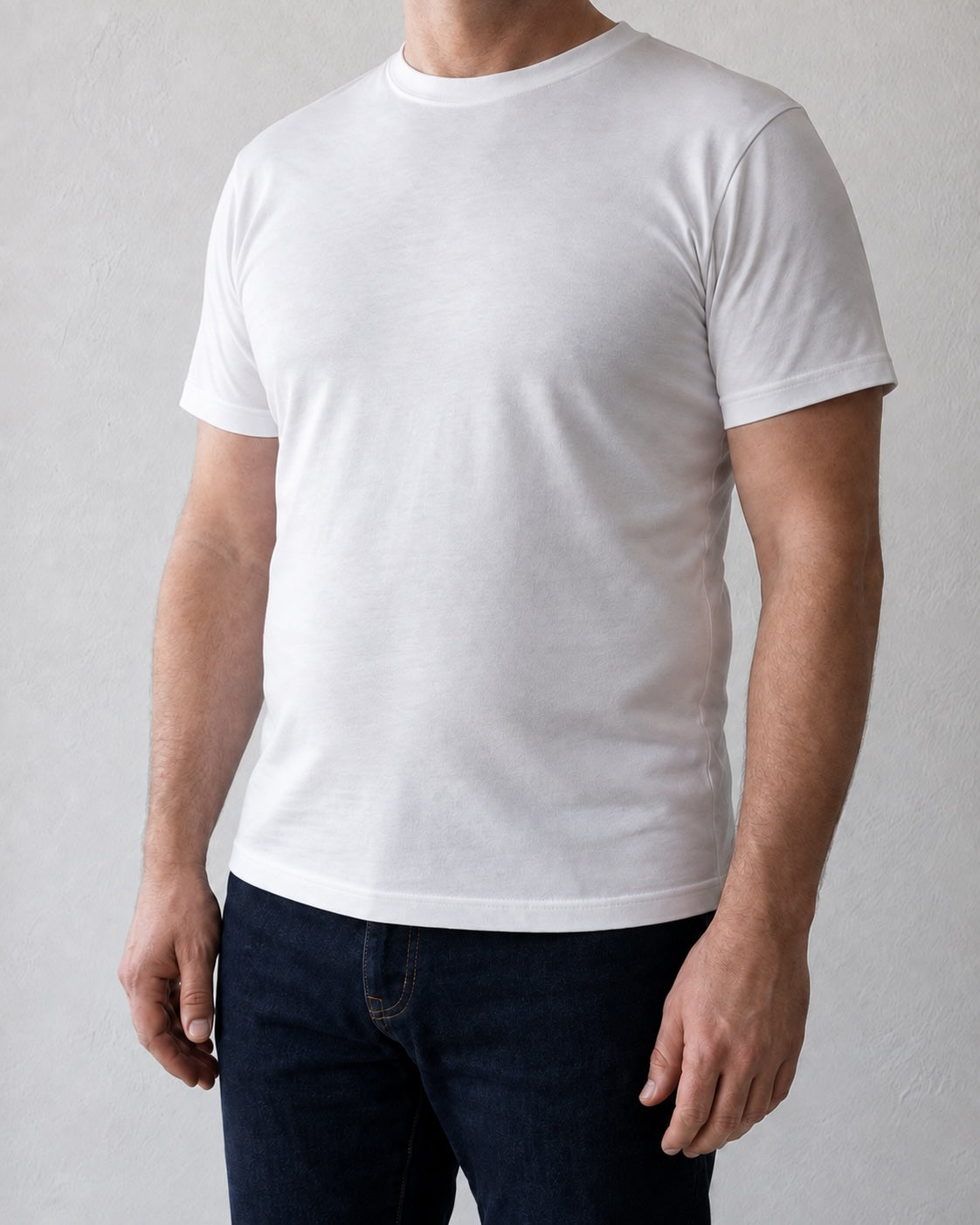 Même t-shirt blanc porté avec le Débardeur Allure, deuxième gabarit