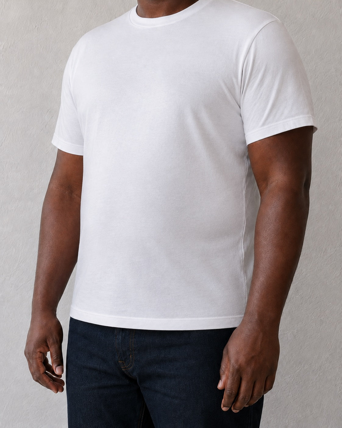 Même t-shirt blanc porté avec le Débardeur Allure, troisième gabarit