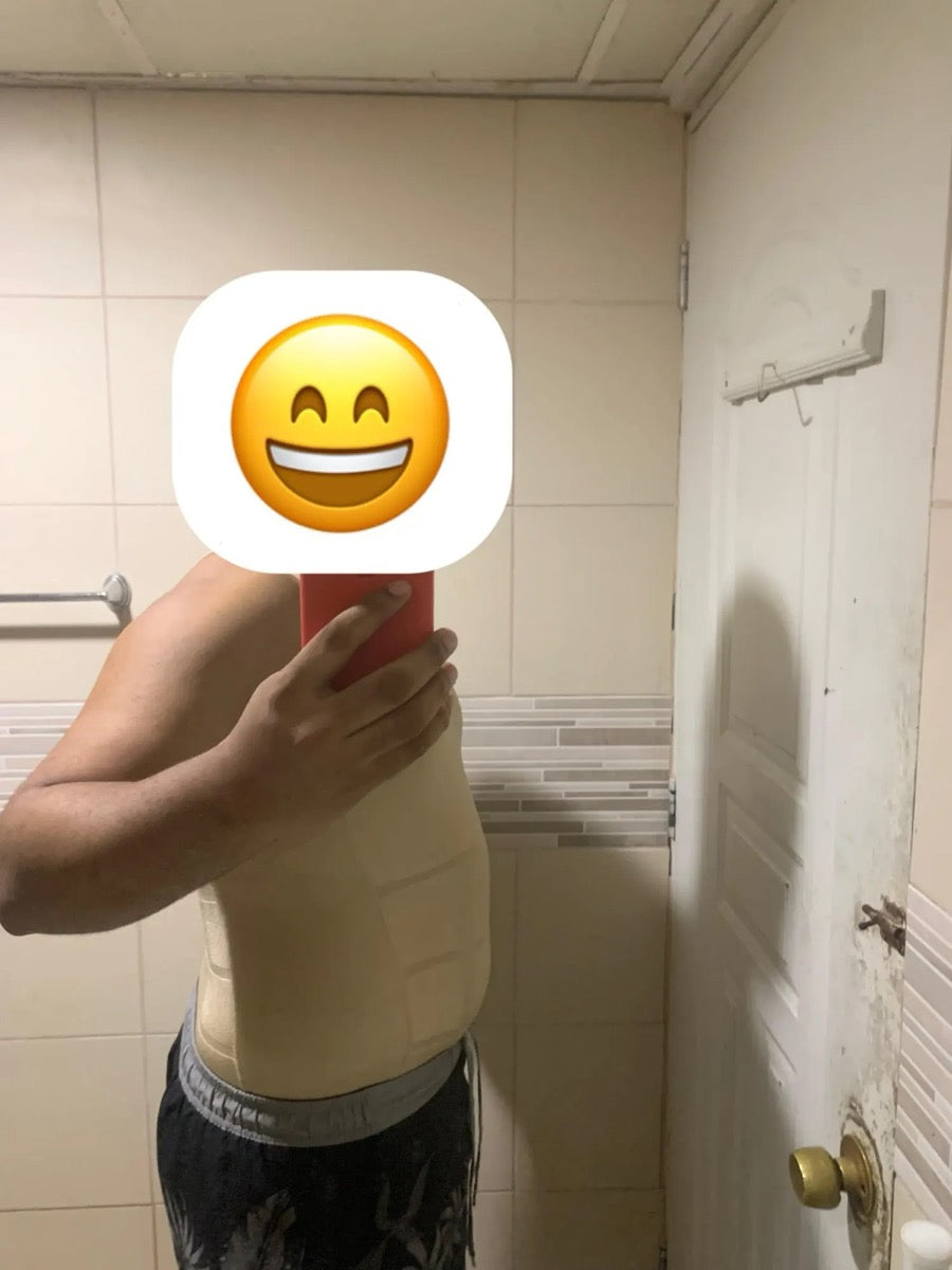 homme portant le Débardeur Allure beige, photo au miroir