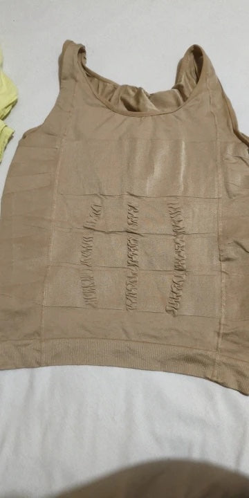 le Débardeur Allure beige posé à plat