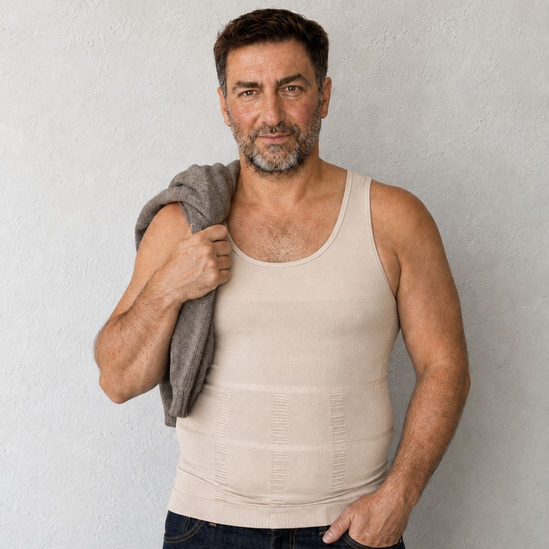 Homme portant le Débardeur Allure beige, vue de face